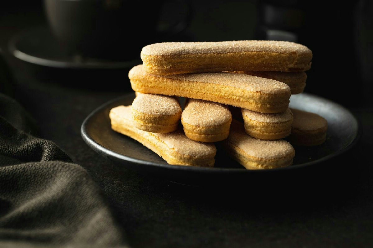 5 passaggi per preparare savoiardi artigianali morbidi e croccanti come in pasticceria