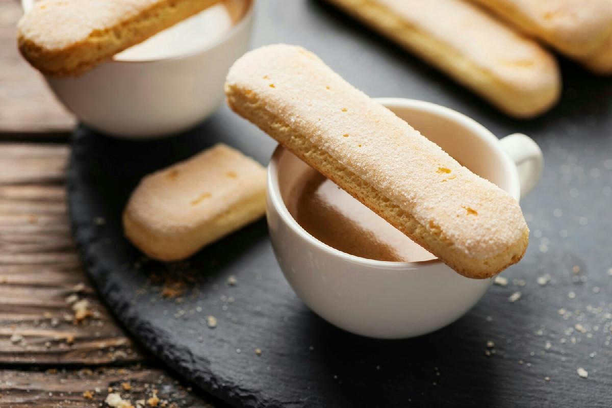 5 passaggi per preparare savoiardi artigianali morbidi e croccanti come in pasticceria